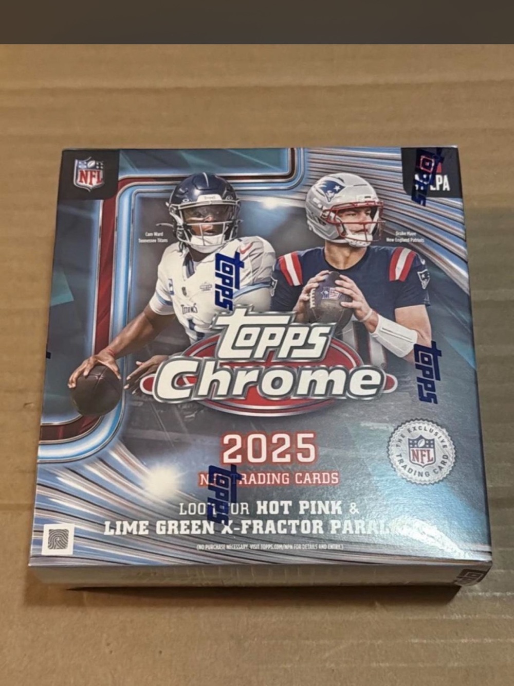 Topps Chrome 2025 NFL Box - Blue Silver Red Accents
